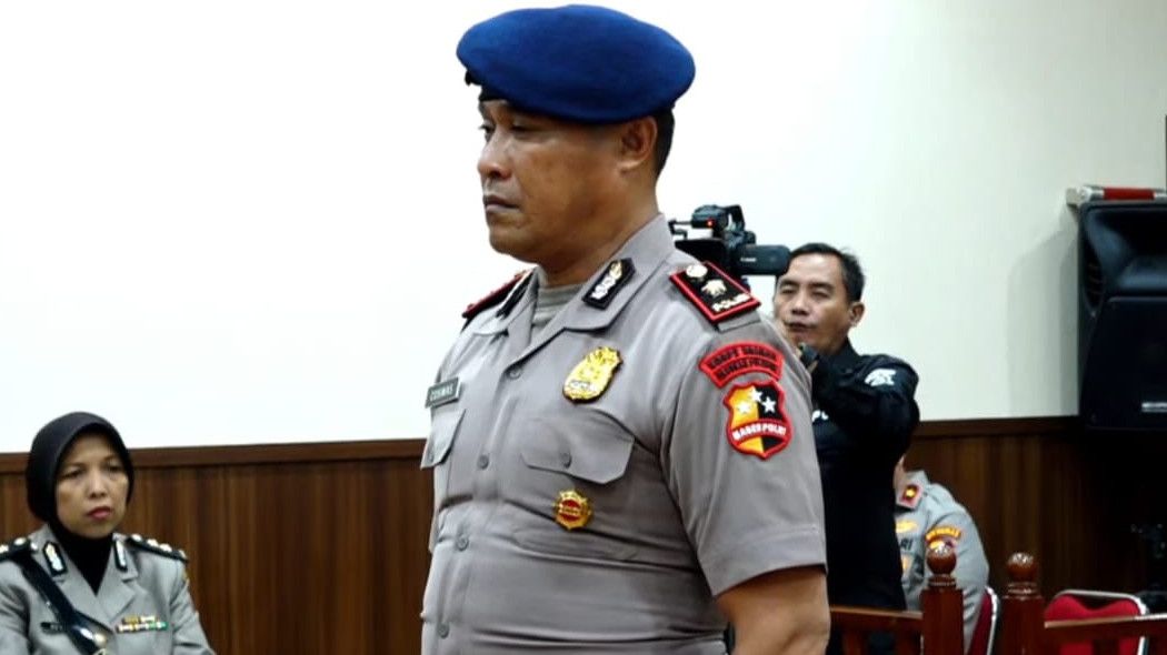 Cosmas Nangis Dipecat dari Brimob Usai Mobil Barracudanya Melindas Affan hingga Tewas