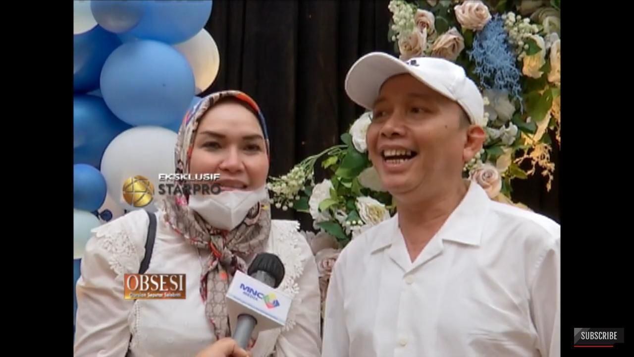 Umi Kalsum dan Ayah Rozak (Foto: YouTube/STARPRO Indonesia)