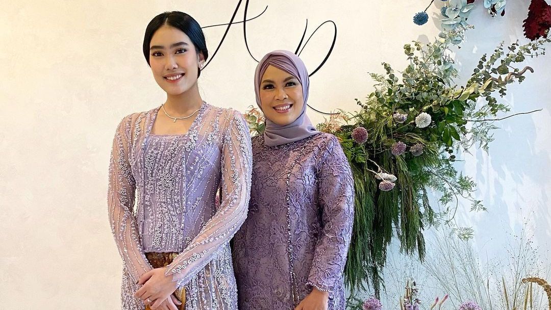 Wow..Ibunda Alika Islamadina Sukses Ngasih Batik untuk Hyun Bin