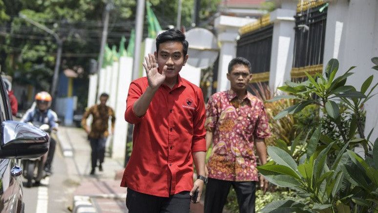 PDIP Deklarasikan Mahfud MD Cawapres Ganjar, Wali Kota Solo Batal ke Jakarta