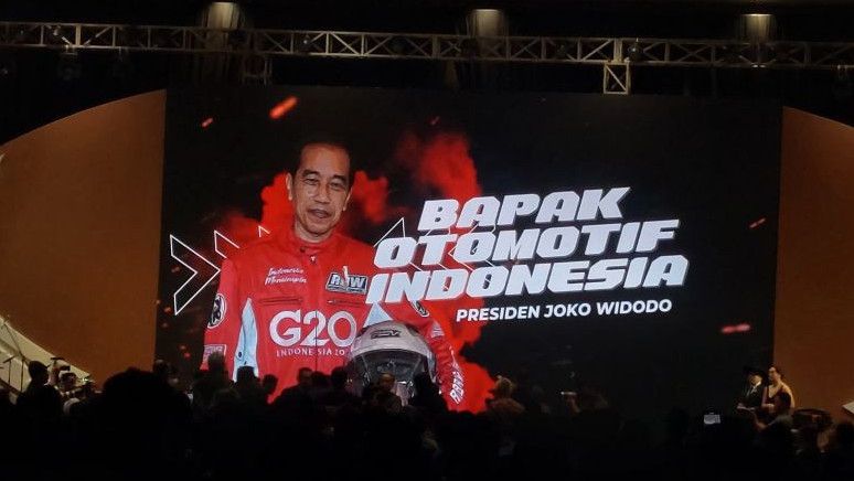 Dinobatkan Sebagai Bapak Otomotif Indonesia, Presiden Jokowi Apresiasi IMI Awards