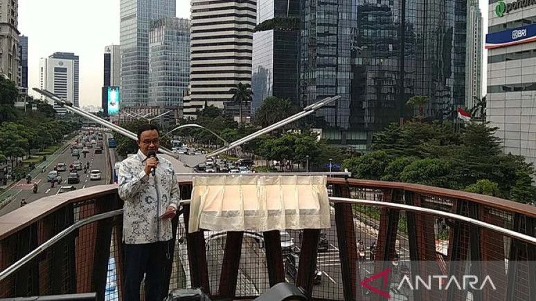 Lubang di JPO Phinisi Masih Ditutup dengan Pelat Besi