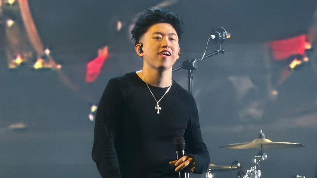 Bukan NIKI, Rich Brian Bawa Warren Hue di Konser Where is My Head?
