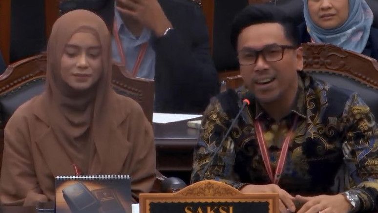 Lesti Kejora Mendadak Karaoke di Ruang Sidang MK, Ada Apa?