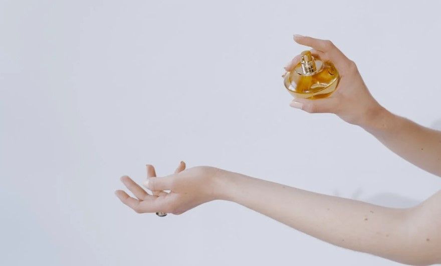 5 Tips Memakai Parfum yang Benar untuk Wangi Maksimal dan Tahan Lama