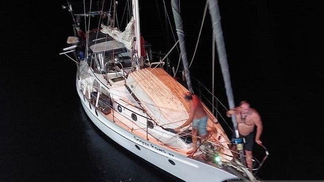 Gegera Mesin Mati, Kapal Berpenumpang Dua Warga Australia Terdampar di Pulau Teor Maluku