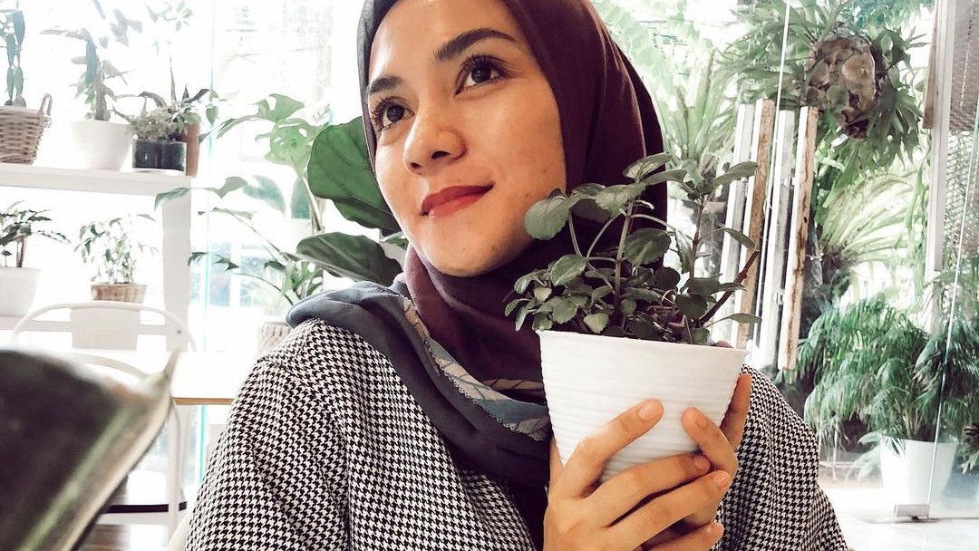 Calathea Hingga Monstera, Intip Koleksi Tanaman Hias Enno Lerian yang Estetik