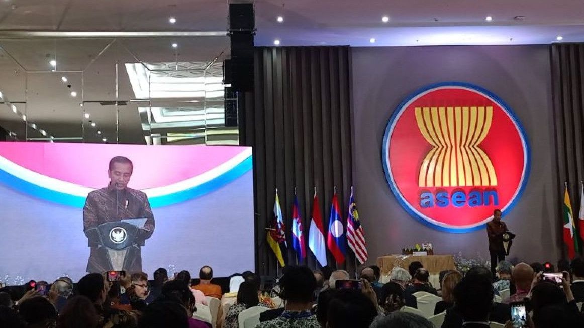 Pesan Jokowi di Acara KTT ke-43 ASEAN: Dunia Sedang Tidak Baik-baik Saja, Tantangan Masa Depan Semakin Berat