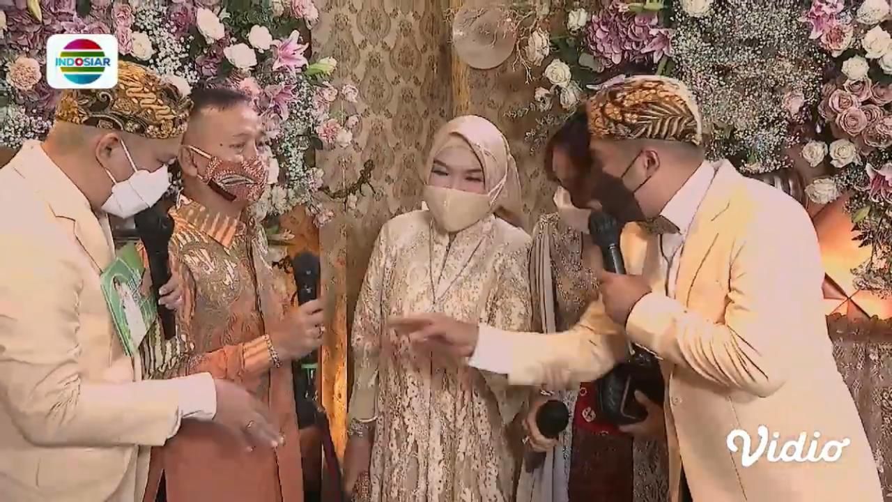 Keluarga Ayu Ting Ting dihadiri di pernikahan Lesti Kejora-Rizky Billar (Foto: YouTube/Indosiar)