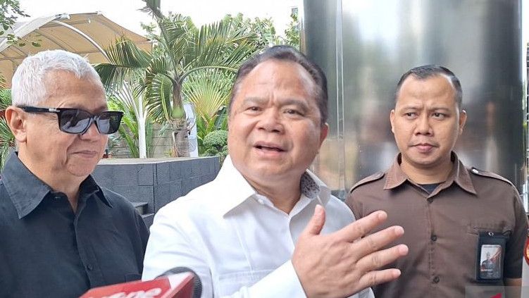 Buntut Hasto Jadi Tersangka, KPK Kini Periksa Eks Dirjen Imigrasi Ronny Sompie