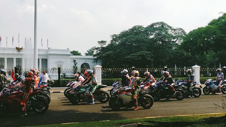 Ada Jack Miller hingga Marquez, Warga Jakarta Antusias Nonton Konvoi MotoGP di Bundaran HI