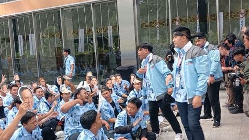 Pendukung Prabowo-Gibran dan Ganjar-Mahfud Mulai Padati JCC Jelang Debat Pilpres