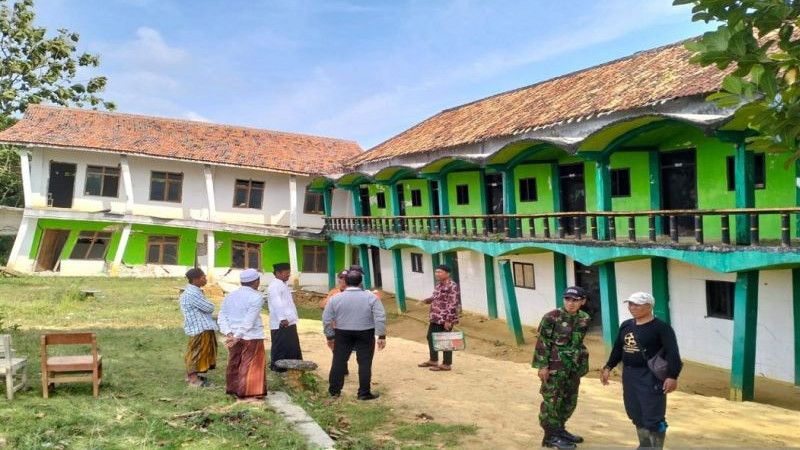 Tanah Ambles Bikin Bangunan Madrasah di Sampang Miring, Kini Ditinggal Penghuni