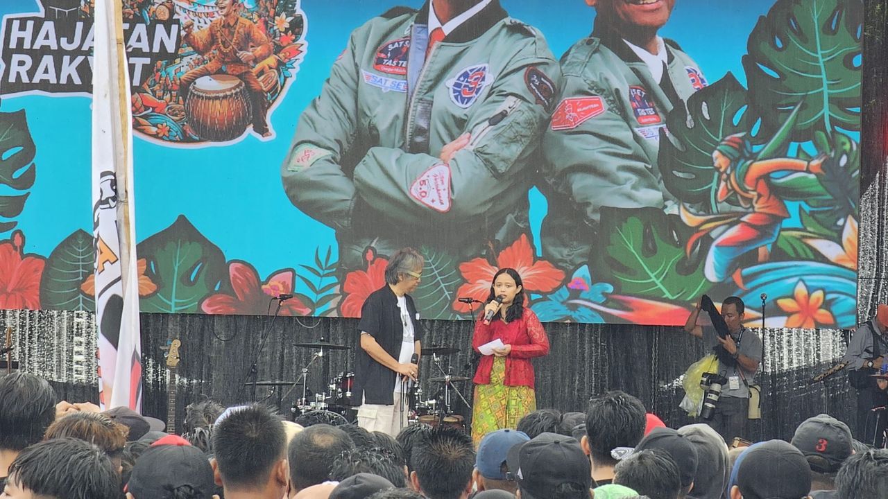 Fitri Nganthi Wani Muncul di Panggung Hajatan Rakyat, Singgung Janji Jokowi Tuntaskan Kasus Wiji Thukul