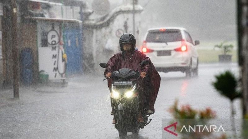BMKG: Jakarta Diprakirakan Turun Hujan pada Siang dan Malam Hari