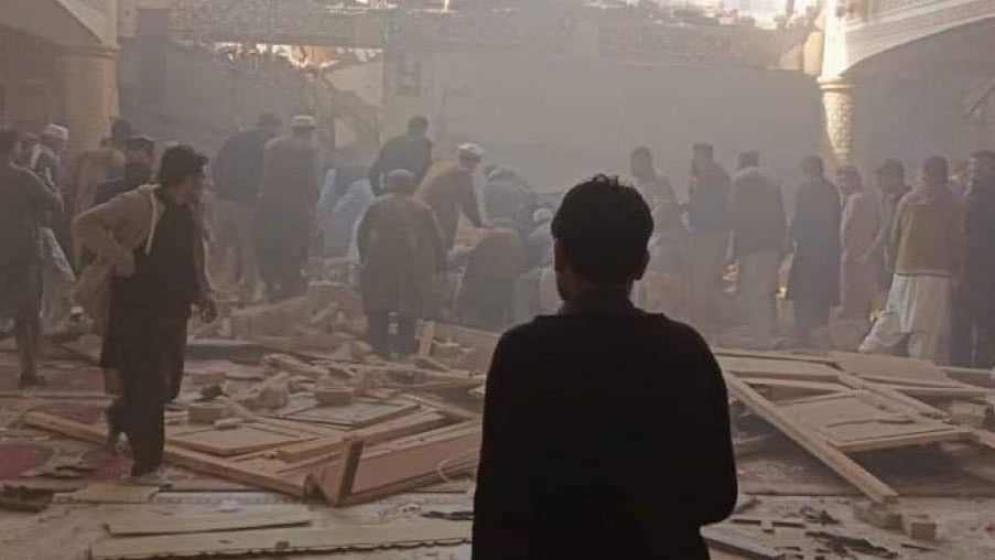34 Orang Tewas Akibat Ledakan Bom di Masjid Pakistan