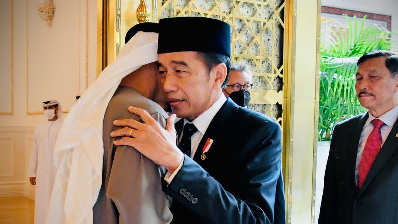 Usai dari AS, Jokowi Sempatkan Singgah ke Abu Dhabi Sampaikan Duka Cita Meninggalnya Sheikh Khalifa Mohamed bin Zayed