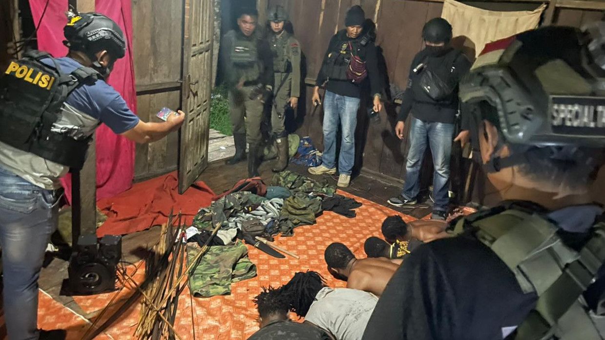TNI-Polri Grebek Tempat Persembunyian KKB di Yahukimo Papua, 9 Orang Ditangkap