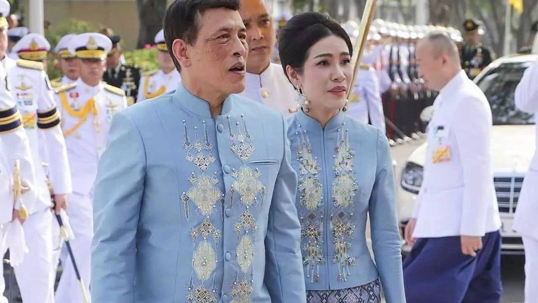Heboh Beredarnya Kasus Foto Syur, Raja Thailand Nobatkan Selirnya Jadi Ratu?