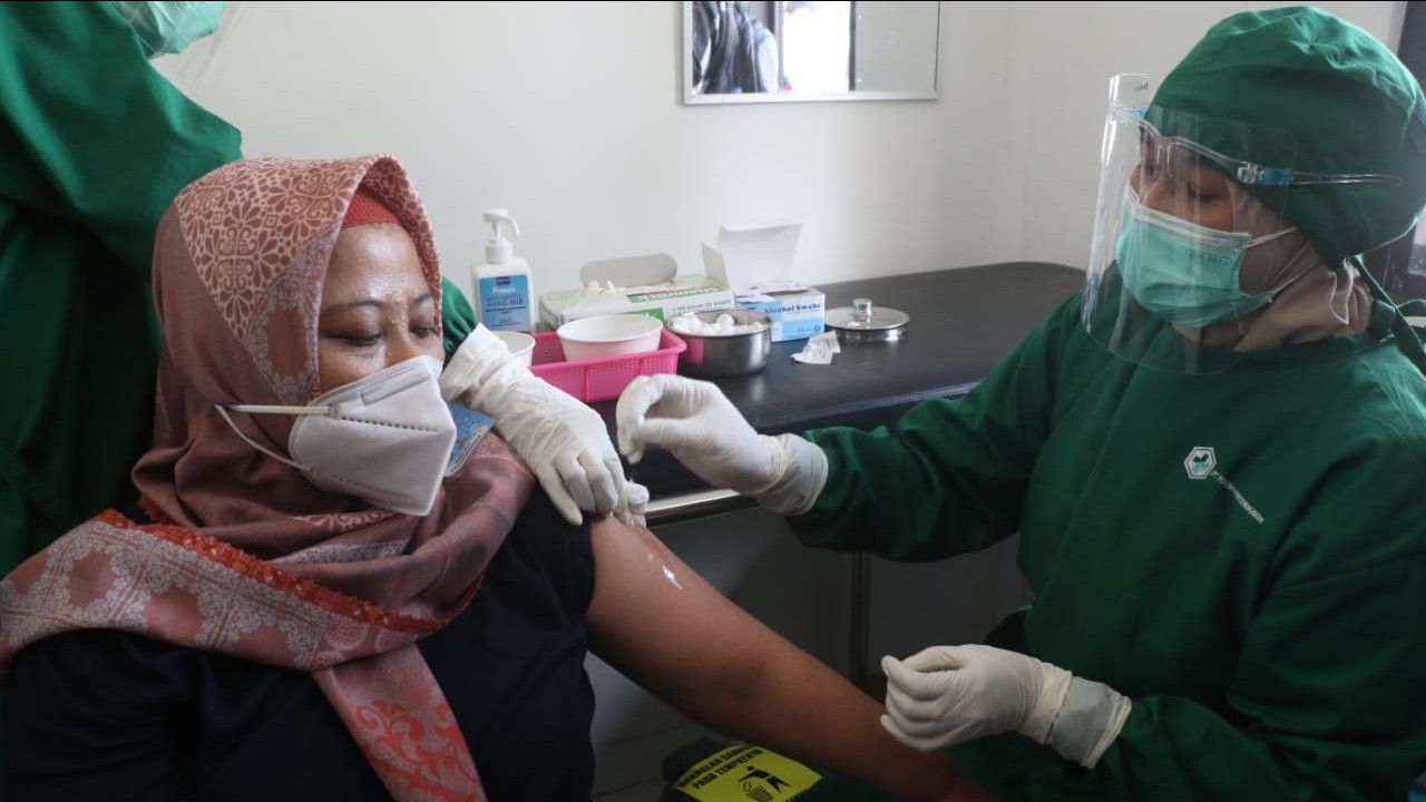 Kota Solo Juara Pertama Soal Vaksinasi Tenaga Kesehatan