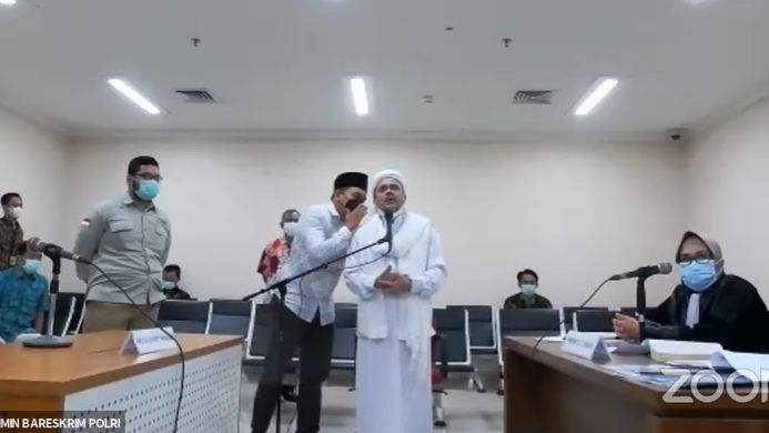 Rizieq Shihab Ngamuk Saat Sidang, Denny Siregar: Imam Besar Kok Kayak Anak Kecil