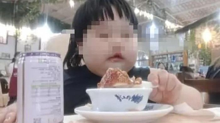 Miris, Orang Tua Paksa Anak Makan Banyak Demi Konten Mukbang
