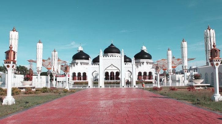 Bersejarah dan Berarsitektur Memukau, 5 Masjid Cantik di Indonesia yang Bisa Dikunjungi saat Libur Lebaran