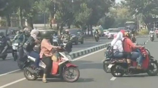 Pemotor Lawan Arah di Fatmawati, Waktu Ditegur Malah Hajar Pengemudi Mobil Pakai Stik Golf