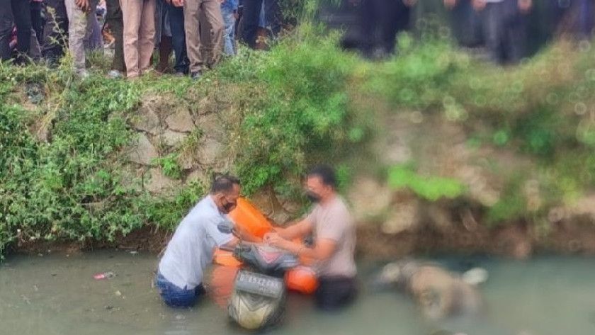 Mayat Pria Tanpa Identitas dan Motornya Ditemukan Mengapung di Kali Rajeg Tangerang