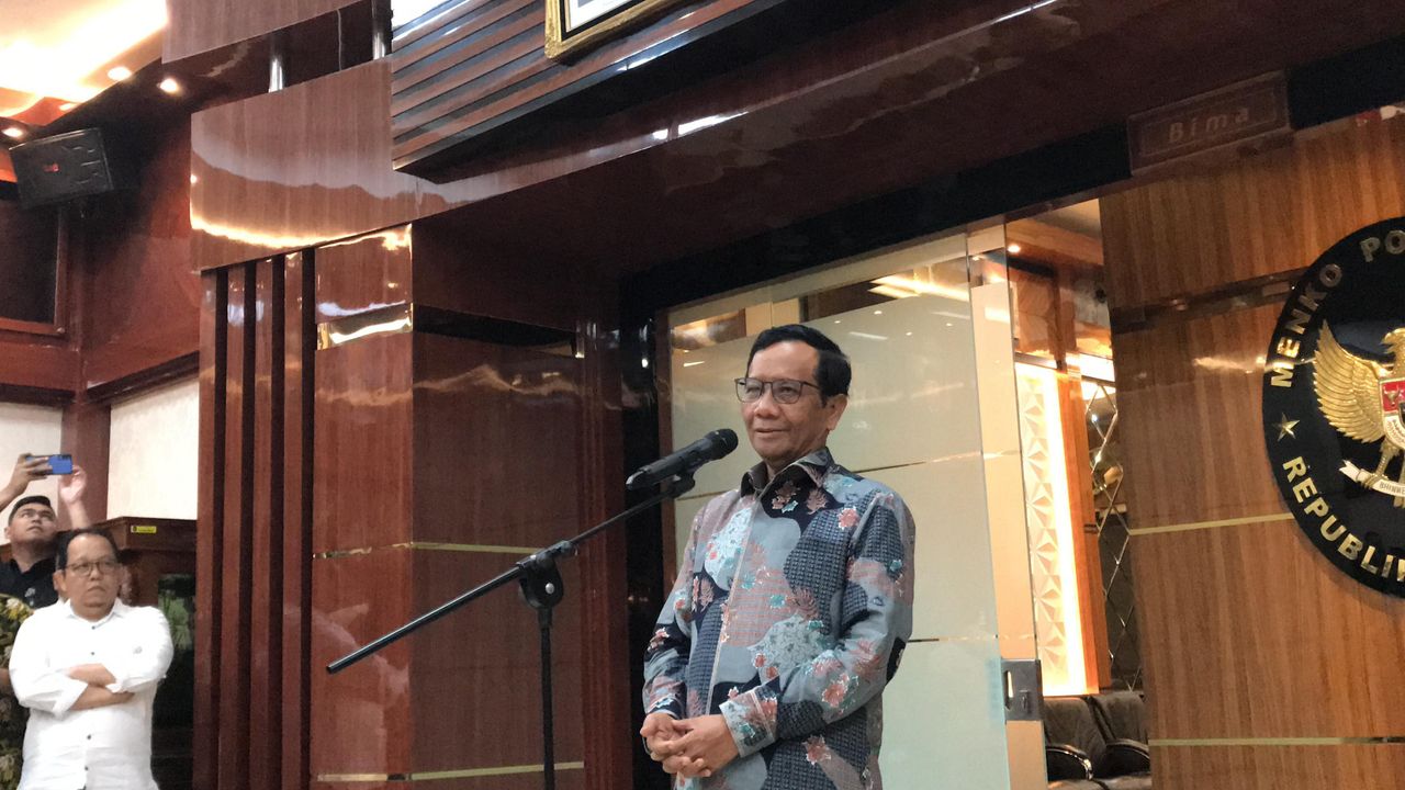Lapor ke Jokowi, Mahfud MD Sebut Ada 3 Tugas Belum Diselesaikan: BLBI, Pelanggaran HAM Berat dan Revisi UU MK