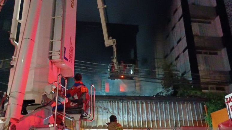 7 Orang Tewas dalam Kebakaran Ruko di Mampang Prapatan Jaksel
