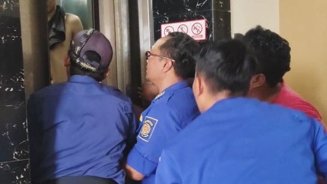 Tamu Hotel di Jogja Panik Terjebak Lift, Tertawa Usai Diselamatkan Damkar