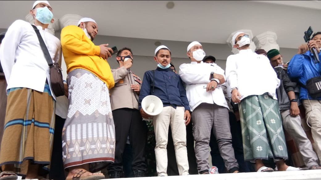 Aksi Bela Rizieq Shihab Ricuh, Pendemo Paksa Masuk ke Balai Kota Bogor