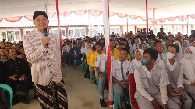 Ganjar Pranowo Tambah 15 SMK Boarding Gratis se-Jateng untuk Tekan Tingkat Kemiskinan