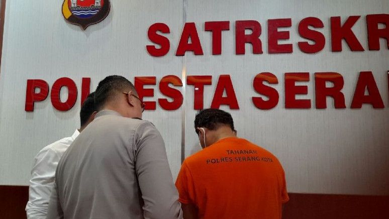 Berpura-pura Bangunkan Salat Subuh, Seorang Ustadz di Serang Cabuli Tetangganya Berusia 16 Tahun