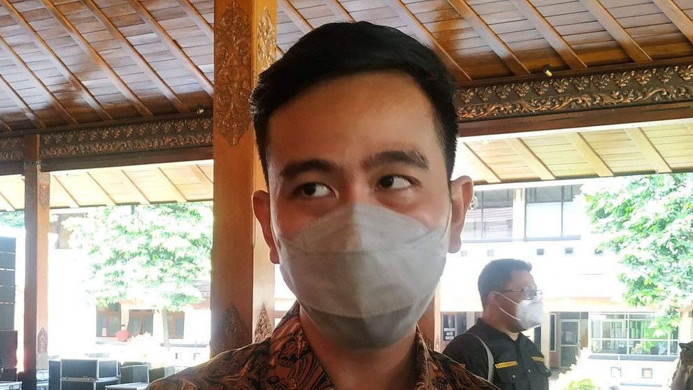 Jokowi Bolehkan Lepas Masker di Ruang Terbuka, Gibran Imbau Warga Tetap Pakai Masker: Menambah Kegantengan 20 Persen
