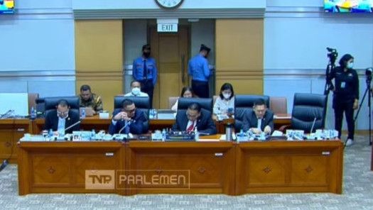 Di Hadapan Kapolri, Anggota Komisi III DPR RI Malah Saling Berdebat