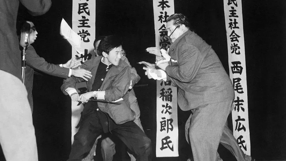 Penusukan Inejiro Asanuma Saat Debat Pemilu Jepang, 1960.