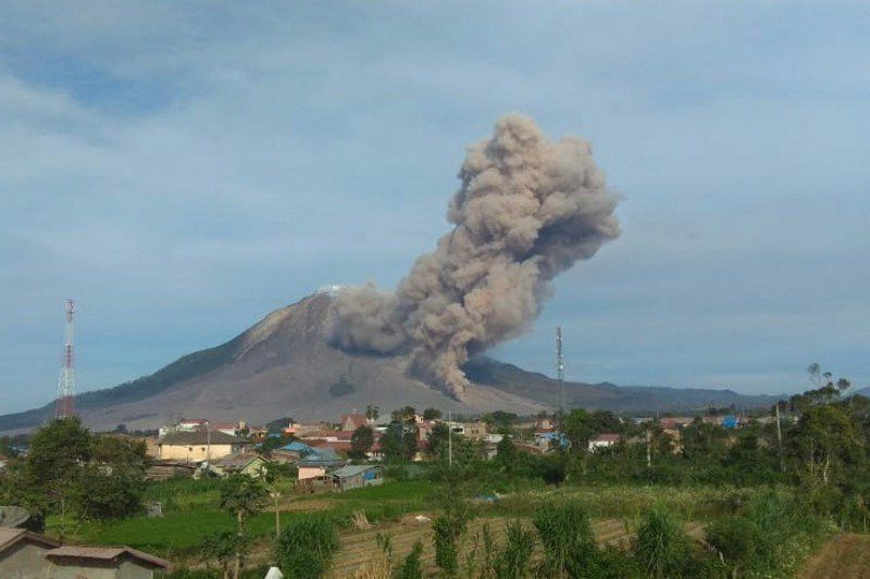Tiga Kecamatan Terdampak Debu Vulkanik Gunung Sinabung