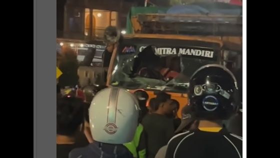Momen Truk di Makassar Dirusak Massa Depan Kantor Polisi, Sopirnya Dituduh Tak Bayar BBM