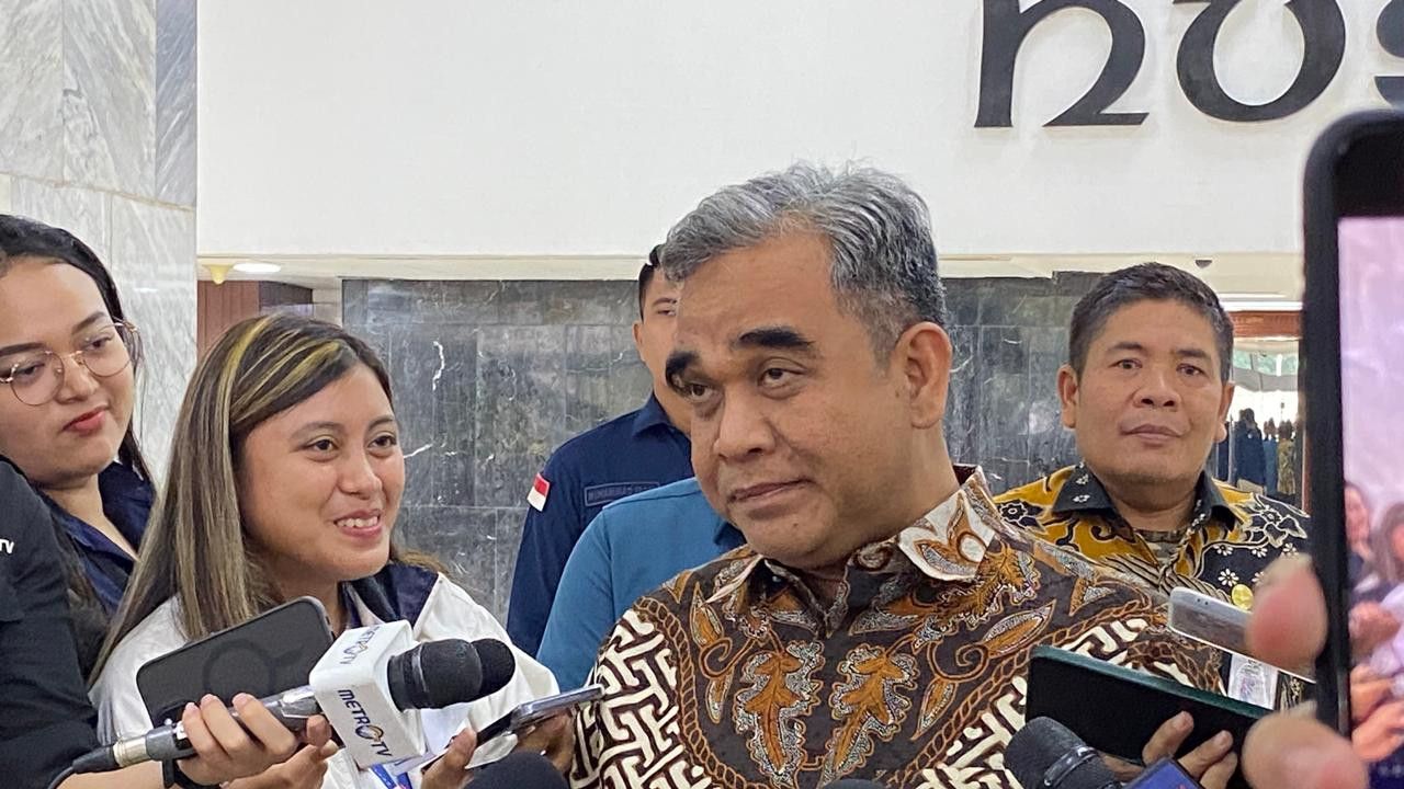 Singgung Baju Safari Jokowi, Sekjen Gerindra: Semoga Cintanya ke Gerindra Dimulai dari Baju