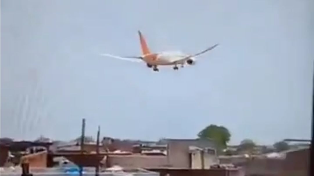 Kemlu RI Pastikan Tidak Ada WNI dalam Pesawat Air India yang Jatuh di Ahmedabad