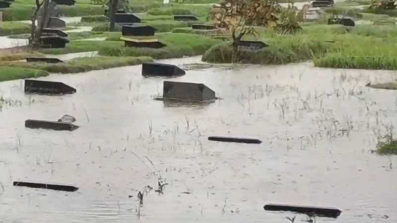 Banjir Rendam TPU Pondok Kelapa Duren Sawit, Begini Penampakannya