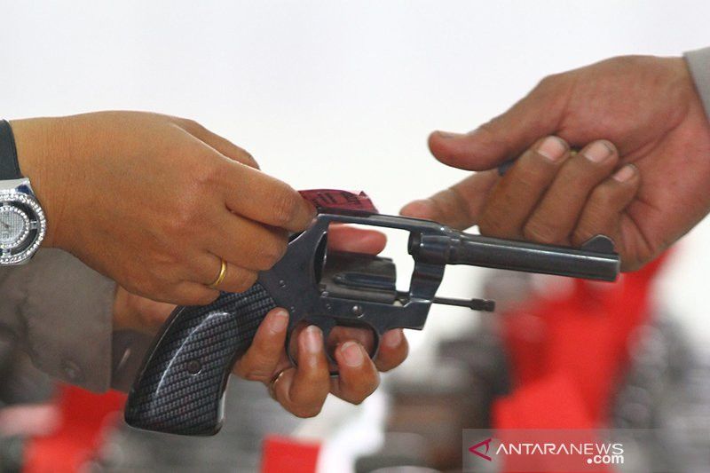 Polisi Labrak Aturan, Bersihkan Pistol Malah Meledak, Pelurunya Bunuh Warga di Kalbar