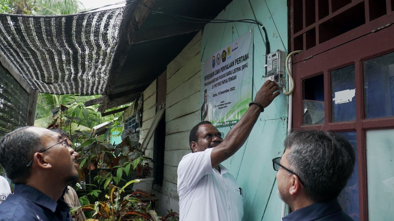 Bantuan Pasang Baru Listrik PLN, 1.920 Rumah Tangga di Papua Dapat Penerangan Gratis