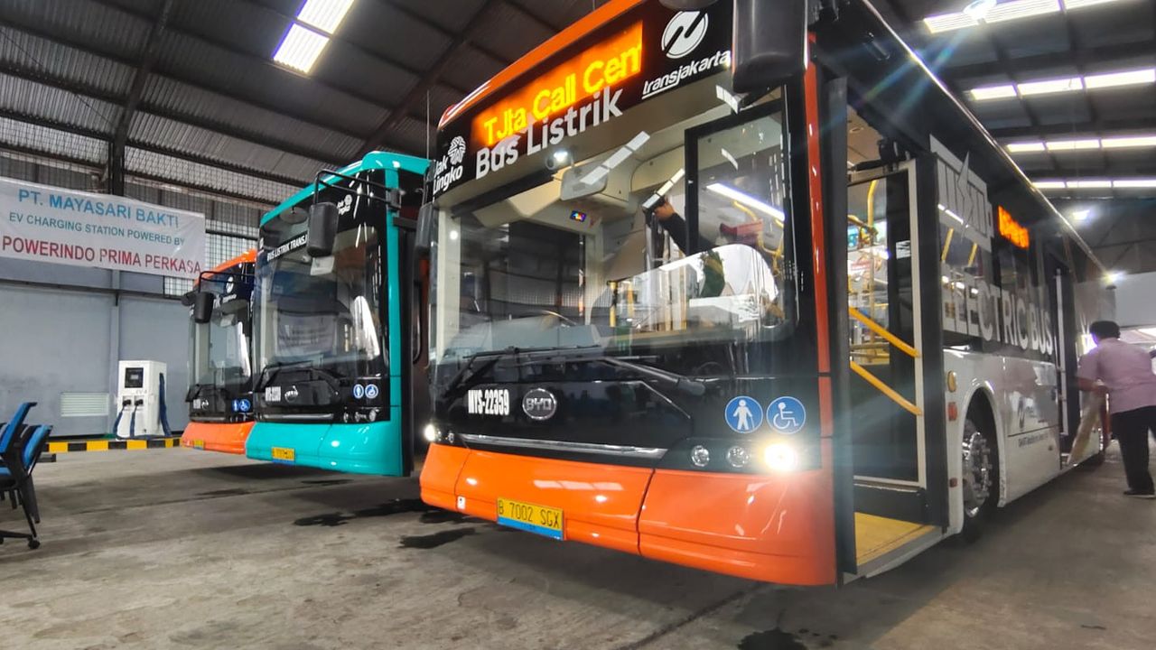 Intip Persiapan Bus Listrik TransJakarta di Ibu Kota