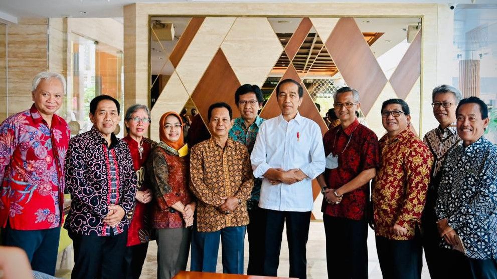 Berkunjung ke Yogyakarta, Presiden Jokowi Temui Teman Semasa Kuliah, Tepis Tuduhan Ijazah Palsu?