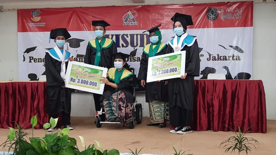 3 Anggota Satuan Bakti Pekerja Sosial Raih Penghargaan di Acara HKSN Jawa Timur