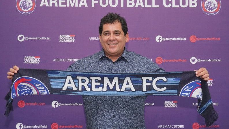 Arema Perkenalkan Pelatih Baru Asal Brasil Carlos Carvalho de Oliveira
