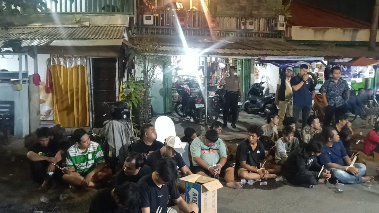 25 Orang Digerebek di Kampung Narkoba Jalan Kunti Surabaya